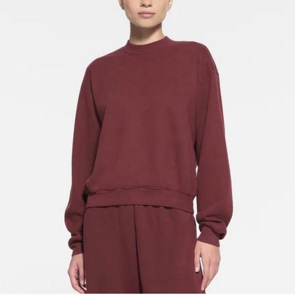 Skims cotton fleece classic crewneck in limited edition “oxblood”  S
